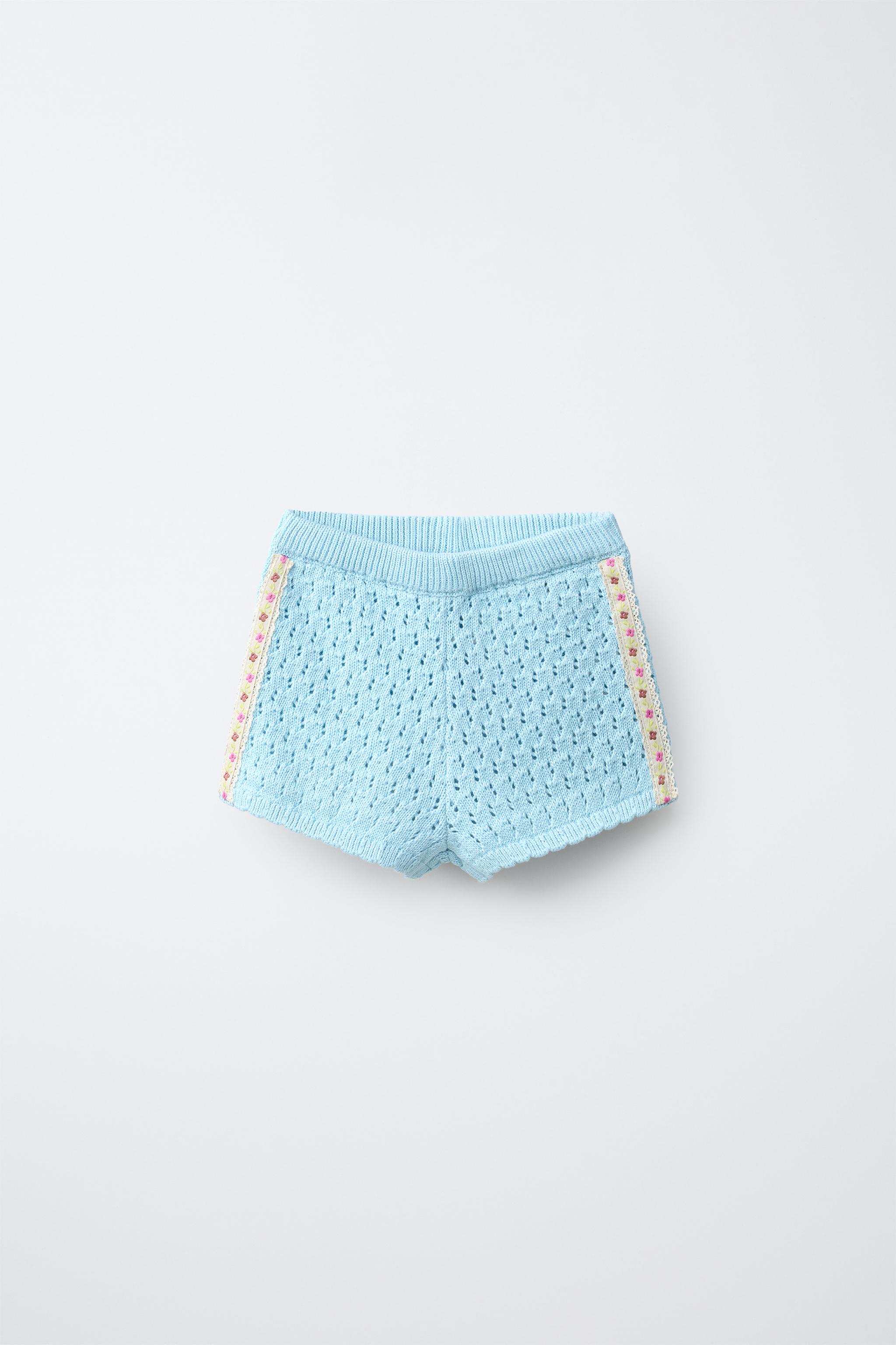SHORT EN MAILLE À FLEURS BRODÉES